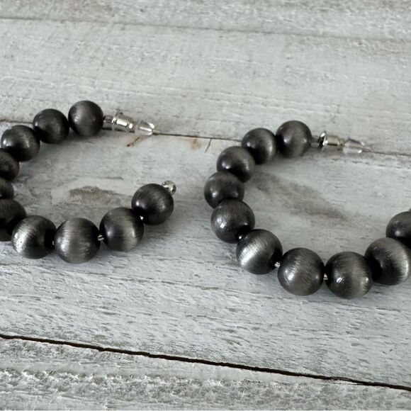 Elegant Silver Beaded Jewelry Set - Picture 3 of 7